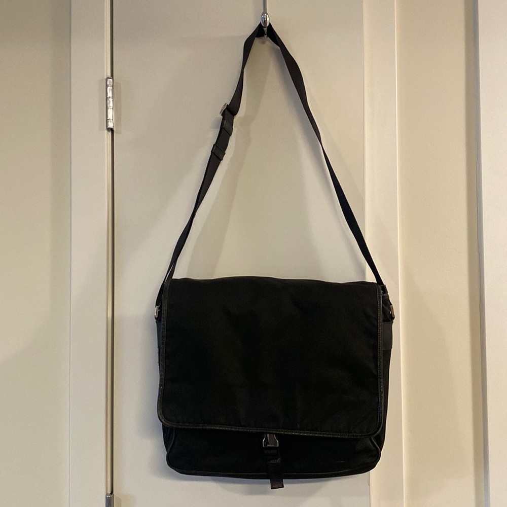 Prada Mens Black Flap Cross Body Messenger Bag w/ authentication card. 4…